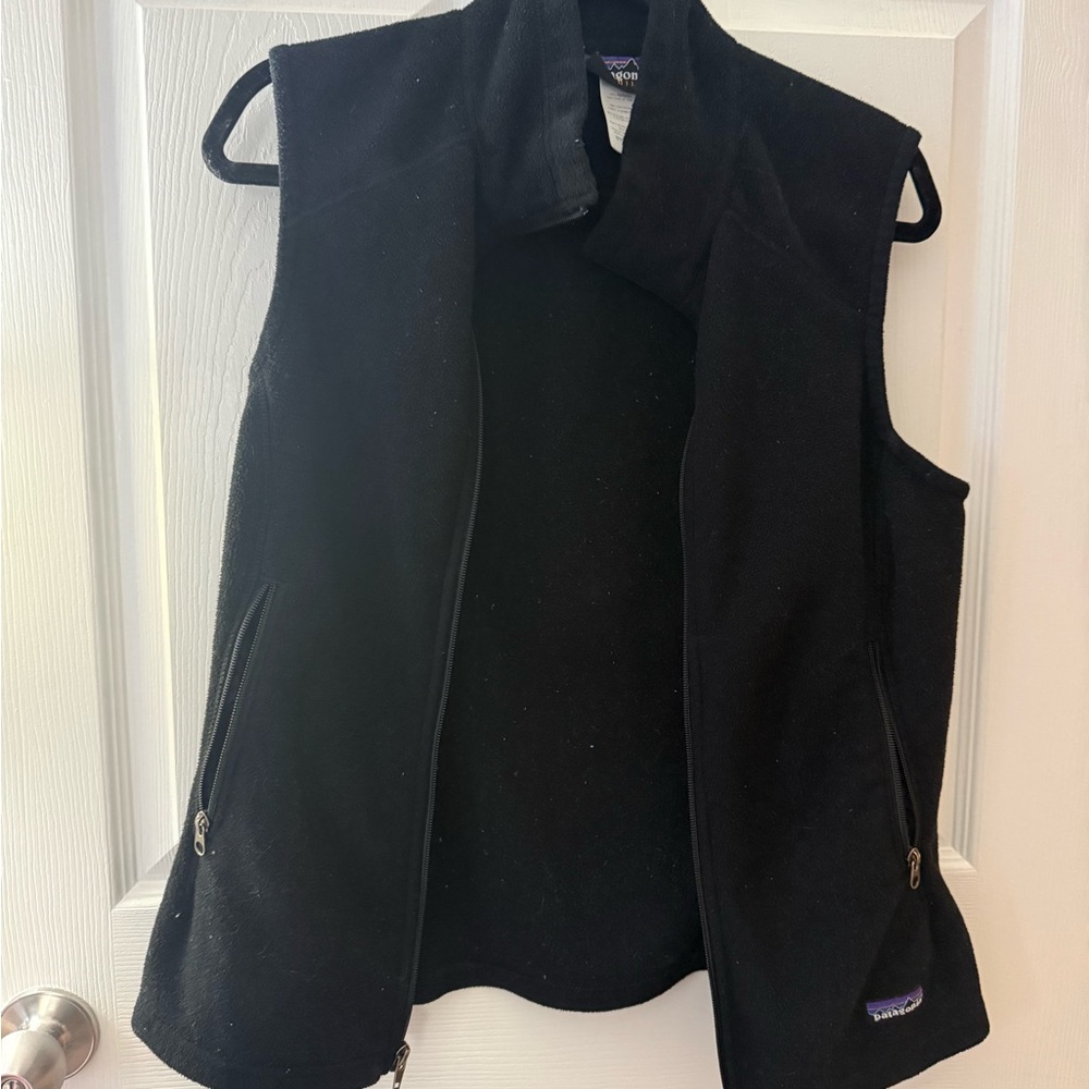 Patagonia Women's Black Fleece Vest - Picture 4 of 8
